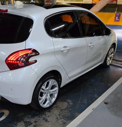 PEUGEOT 208 1.6 URBANTECH 16V FLEX 4P AUTOMÁTICO